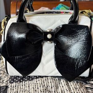 Betsey Johnson Bownanza Mini Crossbody Bag  never used
